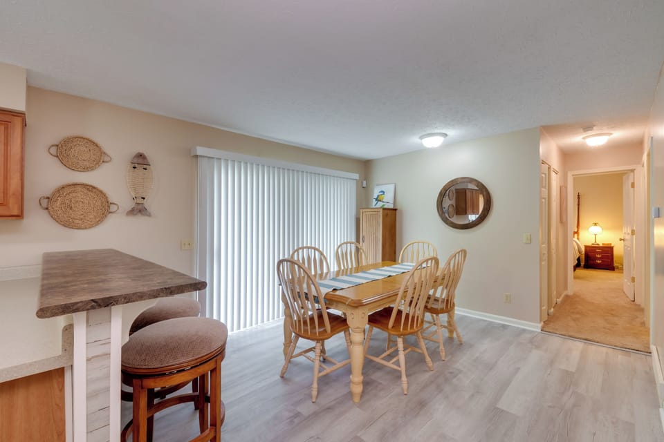 Dining Room | Main Floor | Wireless Internet | Coffee Maker | Cooking Basics