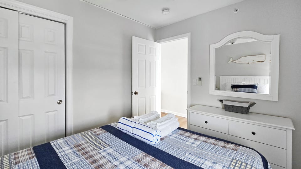 Bedroom with queen bed