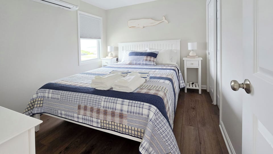 Bedroom with queen bed