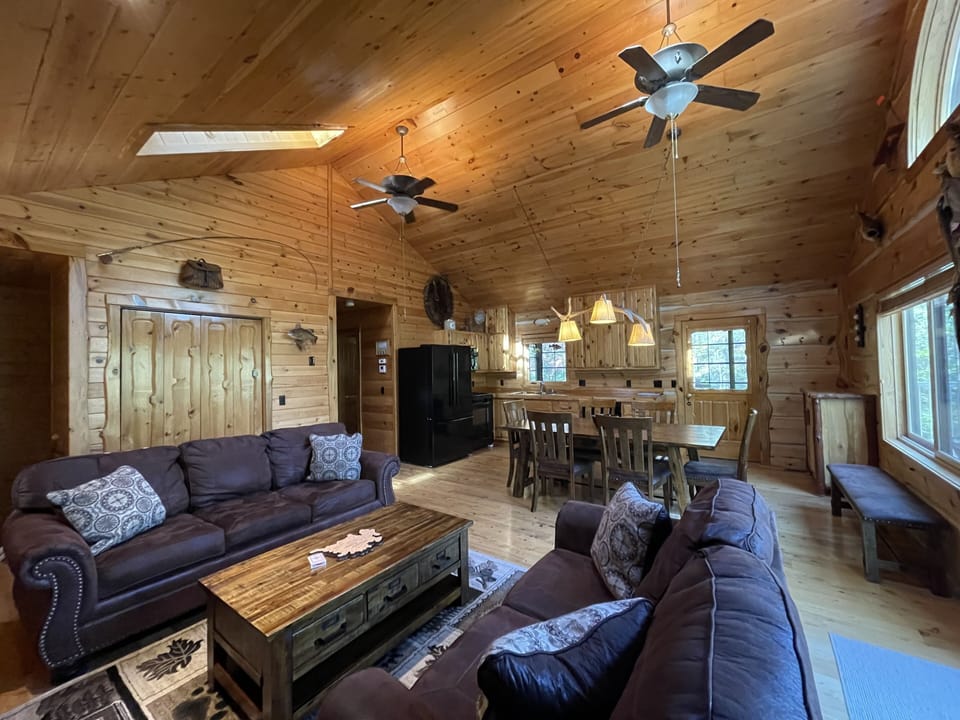 Nothing says vacation like the comforts of home paired with the grandness of a lodge cabin.