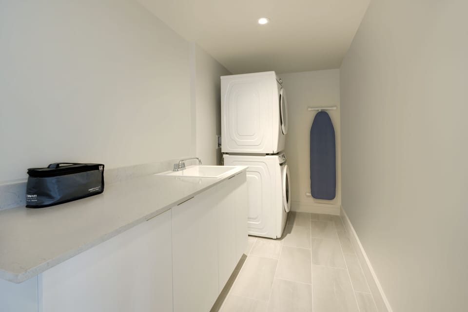 Max-Beach-Resort-Sun-One-Condo-Laundry-Room