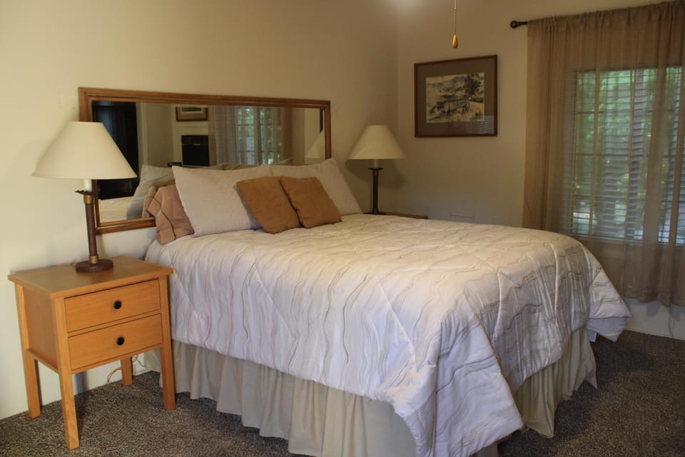 Bonnie Inn Unit 5 with Breakfast Nook Bedroom 5 24