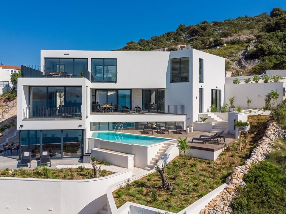 With full-length windows throughout the villa that fluidly connect the interior with the terraces