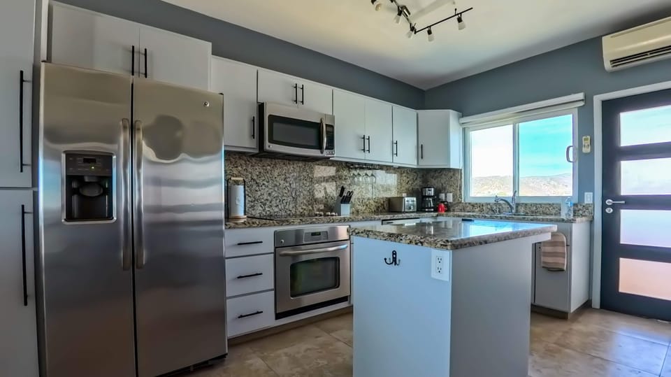 A fully-equipped kitchen to prepare any meal at home (microwave is out of order)