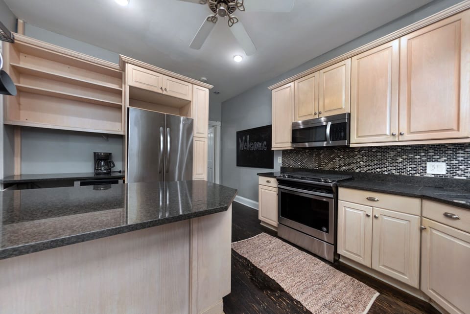 Full kitchen