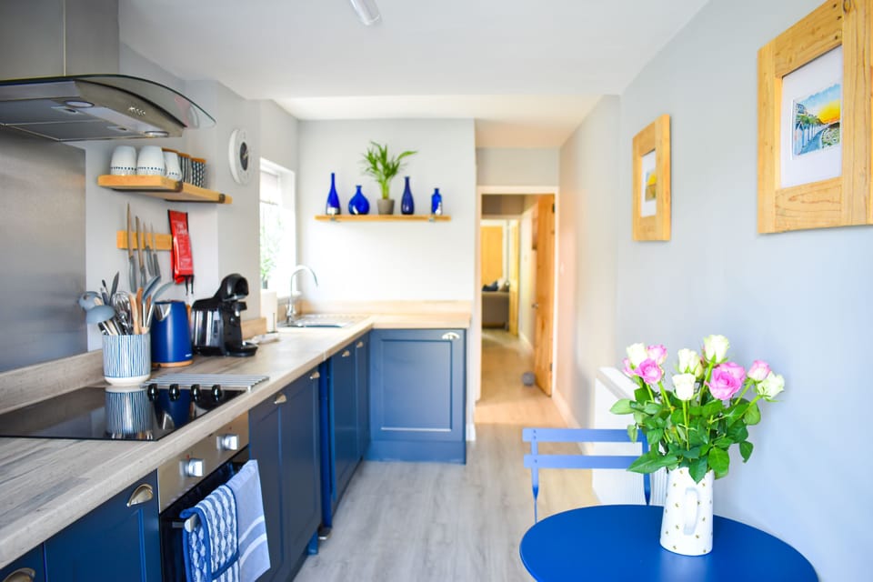 Seagull cottage fully equipped kitchen with integrated appliances