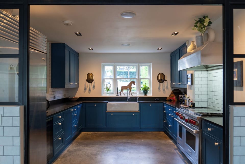 full kitchen