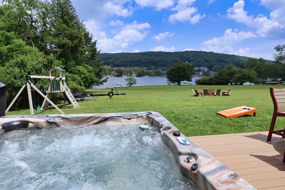 Outdoor spa tub