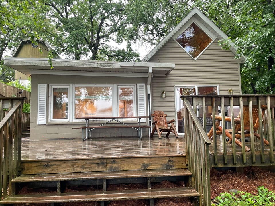 Beutiful 12 person villa overlooking Lake Delton