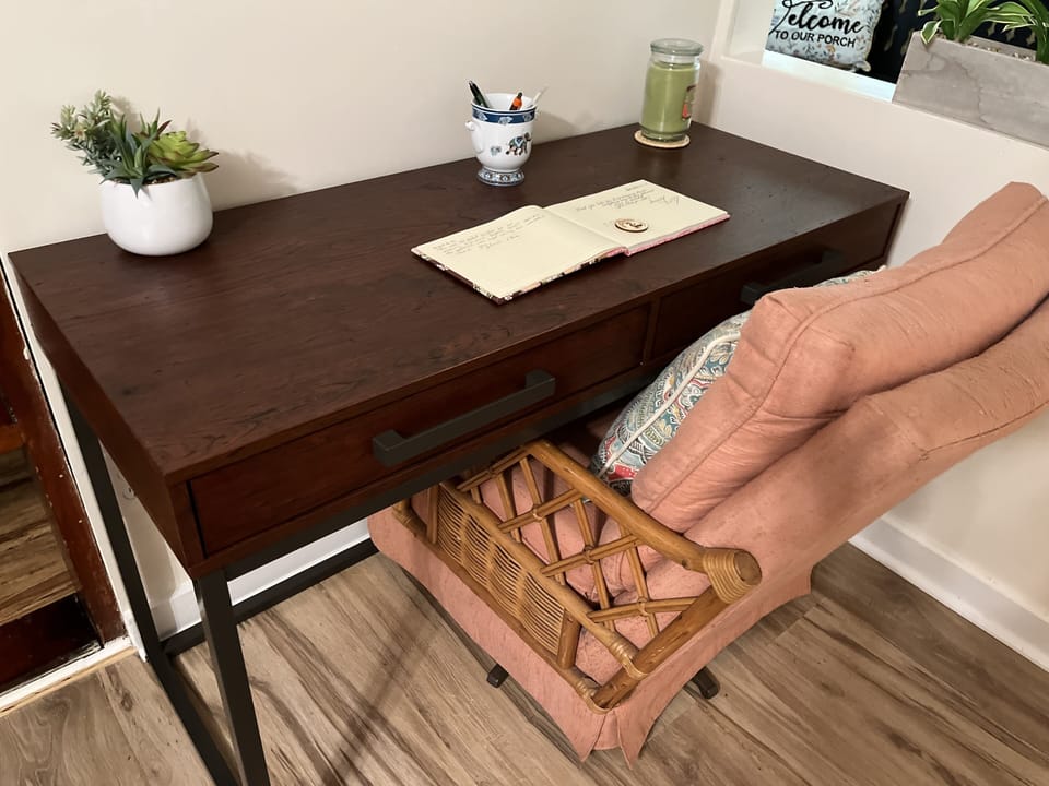 Desk / work station