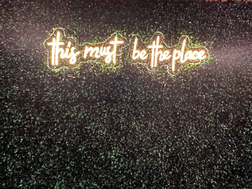 Selfie station-live wall 