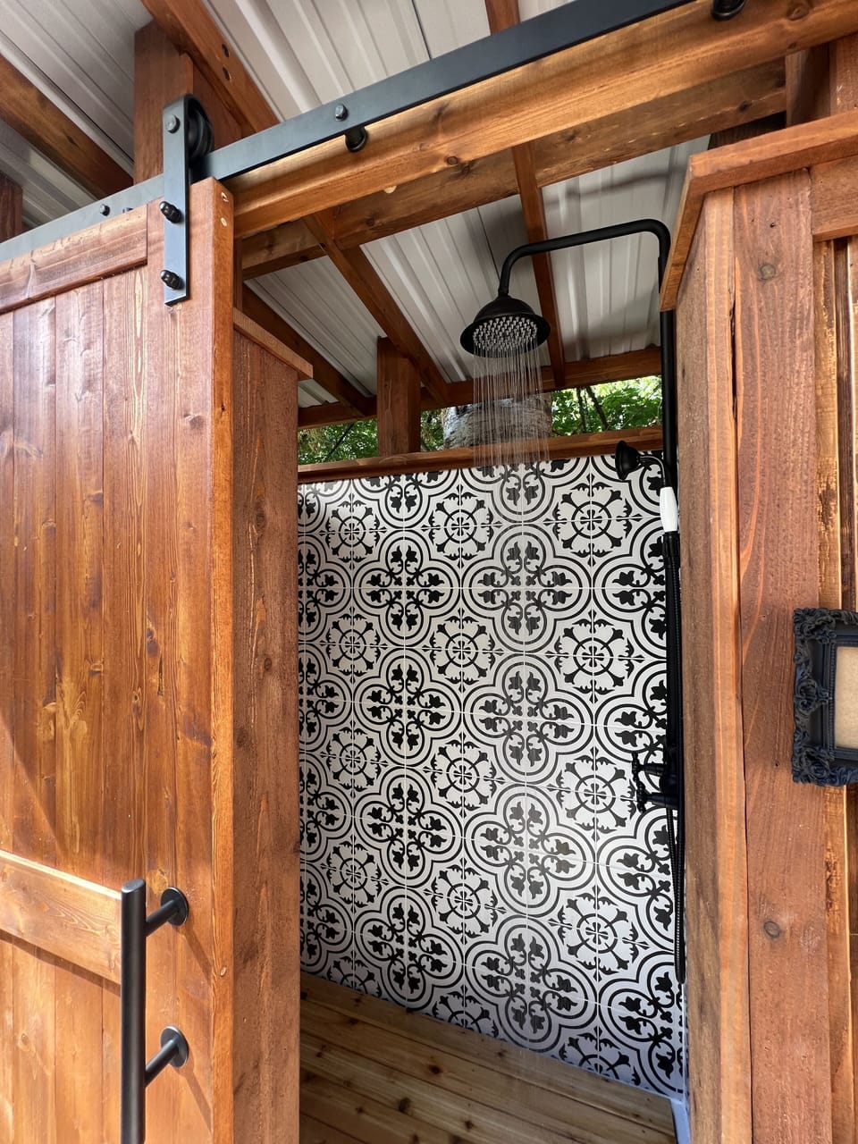 OUTDOOR HOT WATER SHOWER 