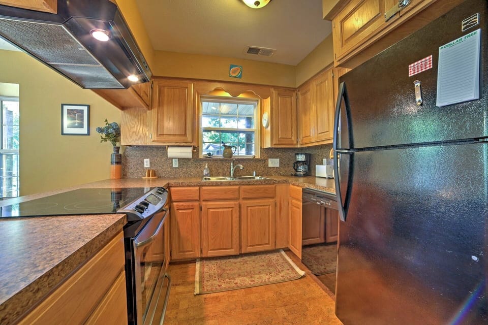 Full Kitchen - Washing Machine - Stove - Oven