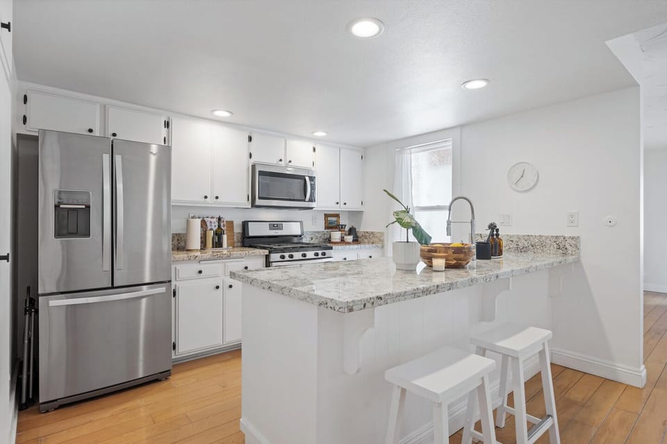 Lovely kitchen with all the amenities 
