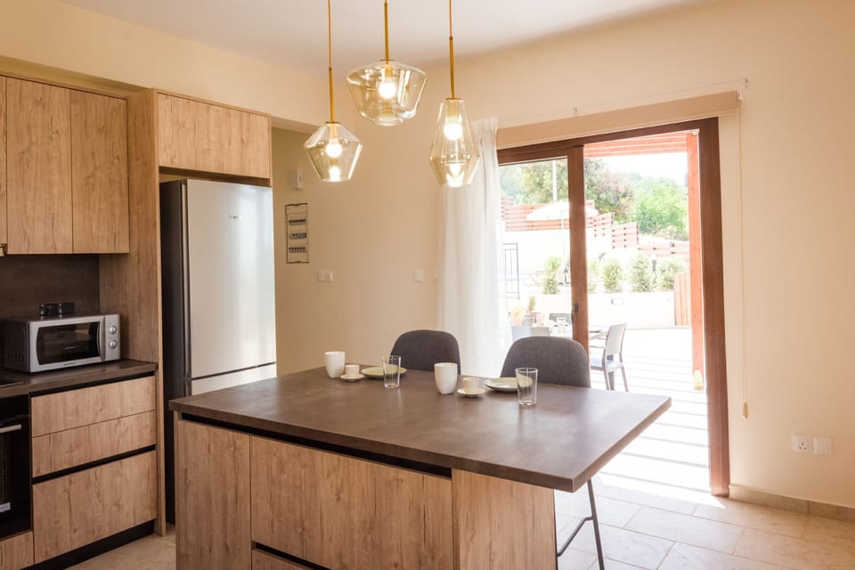 Light %26amp%3B Modern Kitchen
