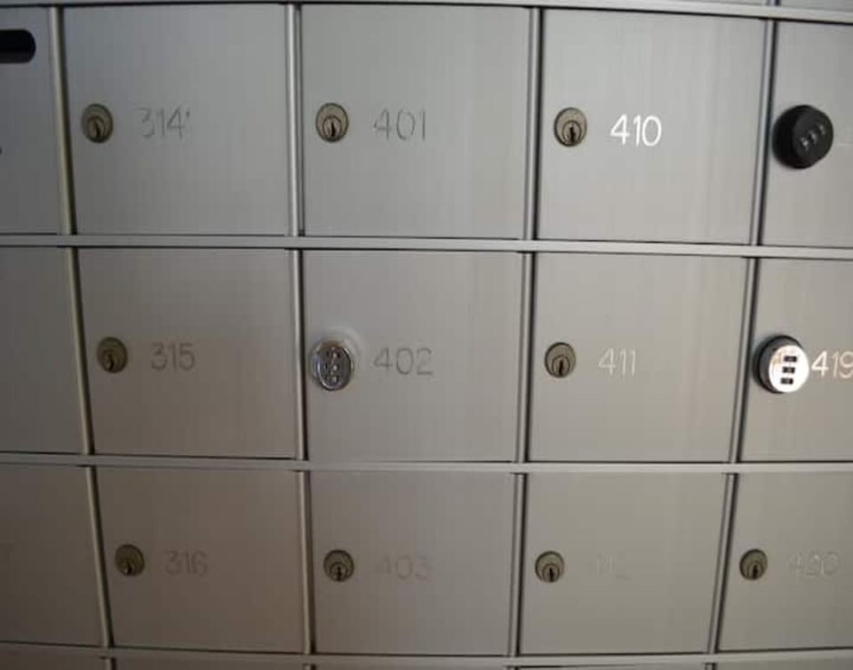 Mail box 402
