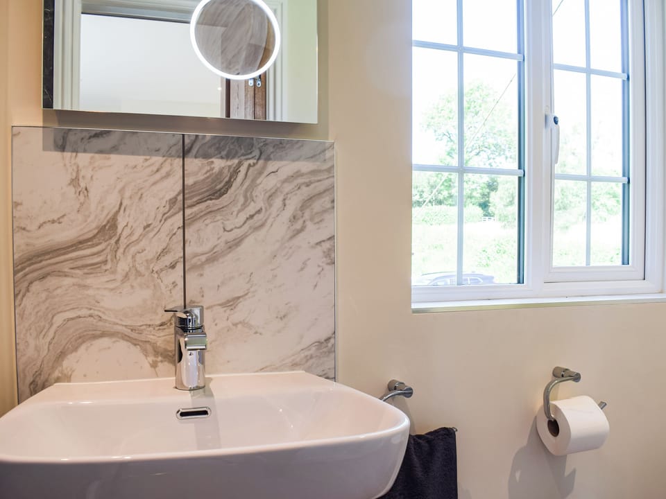 Queen Bedroom En-suite | Barnleigh, Ludlow