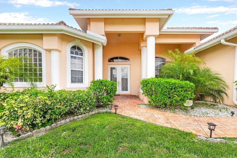 Villa Rosa - Front 