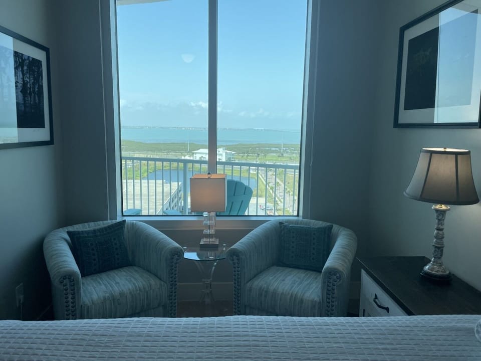 Master Bedroom - bay view seating area