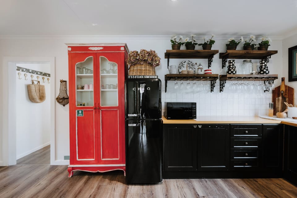 From morning coffee to relaxed evening platters, the thoughtfully equipped kitchen pairs practical essentials with charming vintage details for an easy and welcoming stay.
