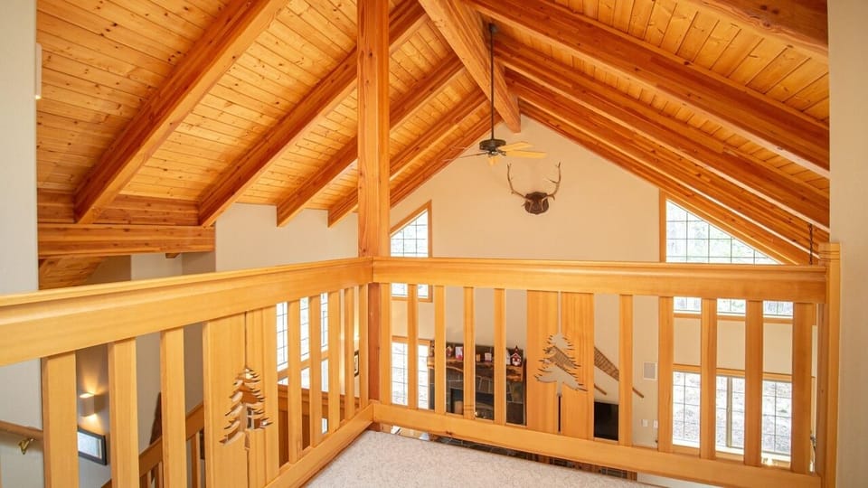 upstairs landing - also has TV here