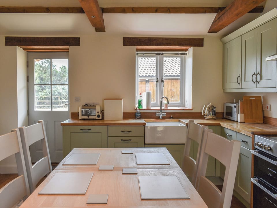 Kitchen/diner | The Old Paybarn - Park Farm Barns, Snettisham