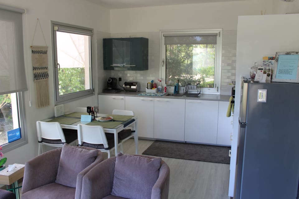 Fully equipped kitchen. No dishwasher 