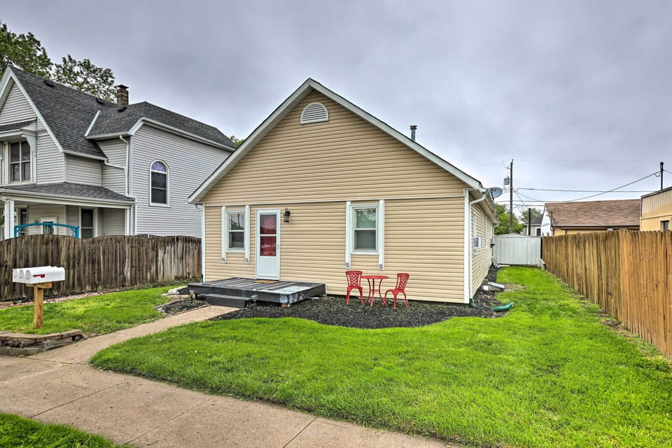 Council Bluffs Vacation Rental | 1BR | 1BA | 3 Steps Required | 550 Sq Ft