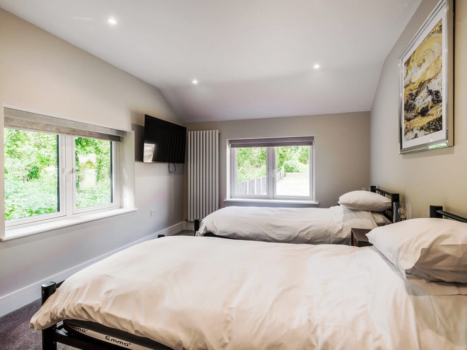 Twin bedroom | The Gallery Barn - Canal View House and The Gallery Barn, Swafield