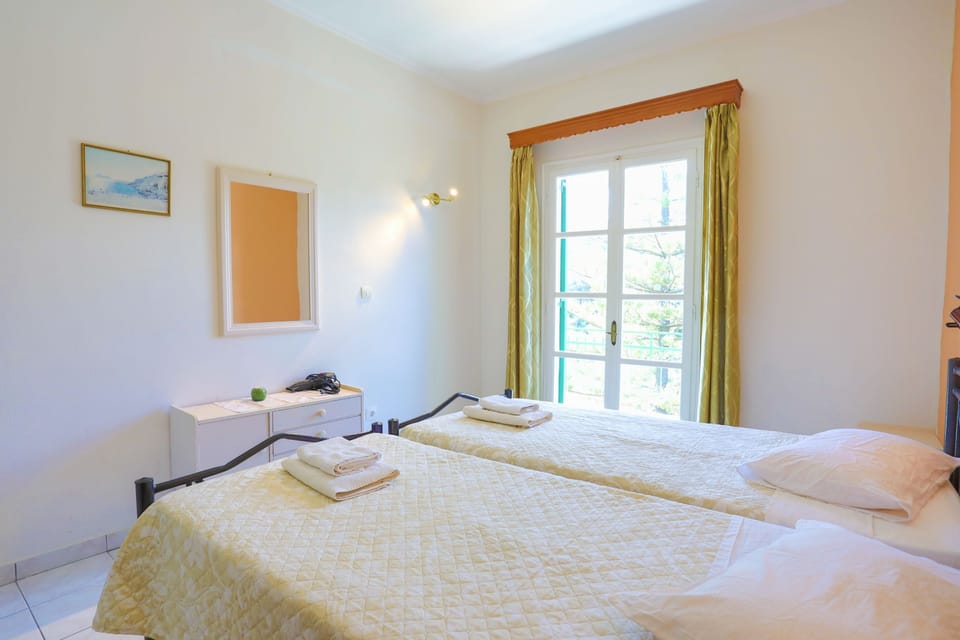 Timeless twin bedroom
