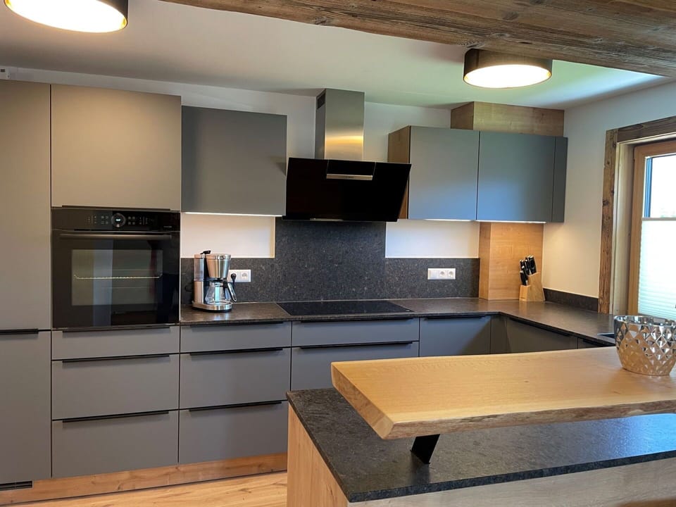 Water, Sky, Property, Plant, Building, Cloud, Swimming Pool, Tree, Residential Area, Grass