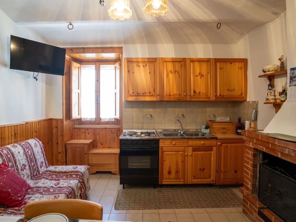 Wood, Kitchen, Cabinetry, Furniture, Interior Design, Major Appliance, Countertop, Cupboard, Room, Ceiling
