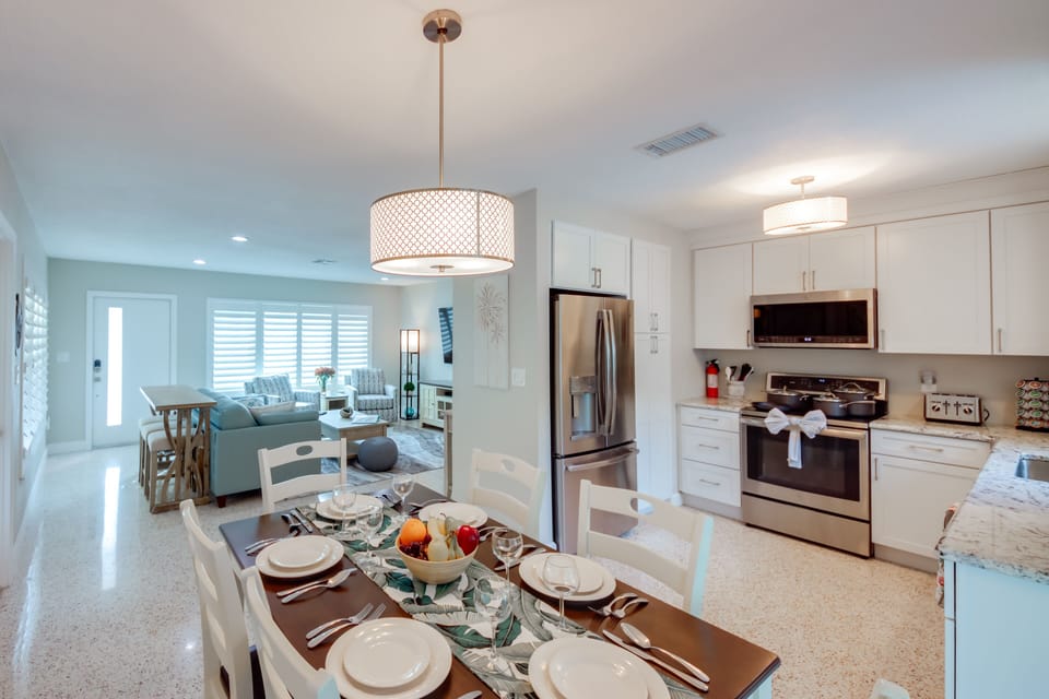Dining Area | Dishware & Flatware Provided