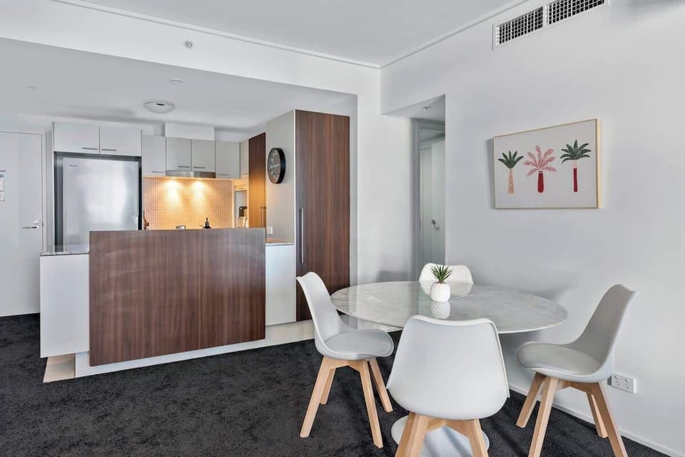 Open plan kitchen / dining