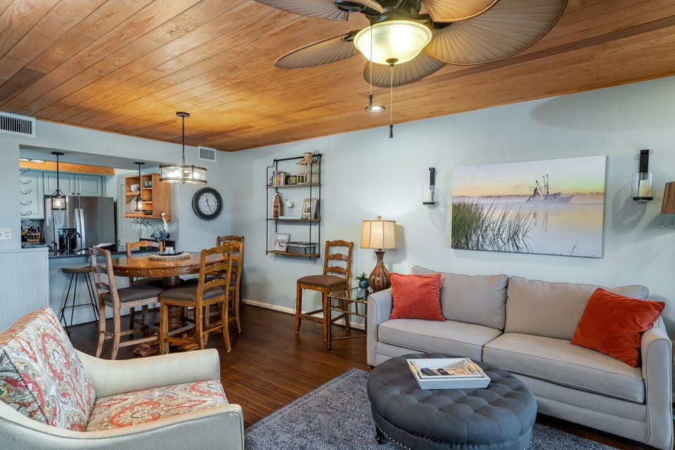 Open Concept Living/Dining Area