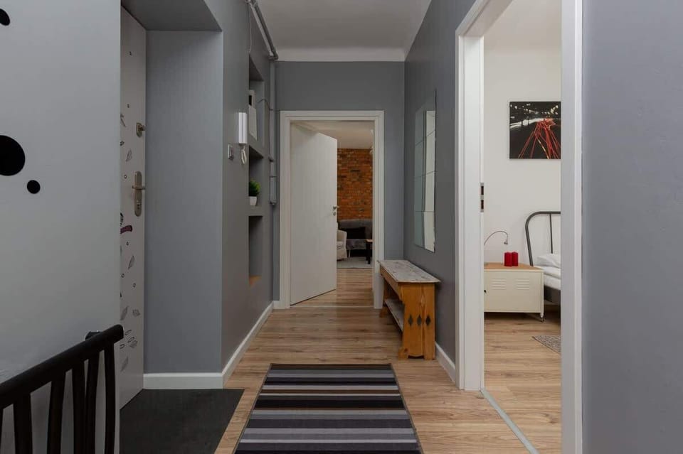 Anteroom and entrances to bedroom and living room