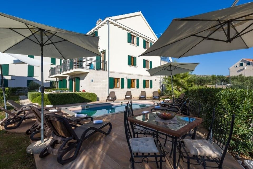 Communal pool and terrace 
