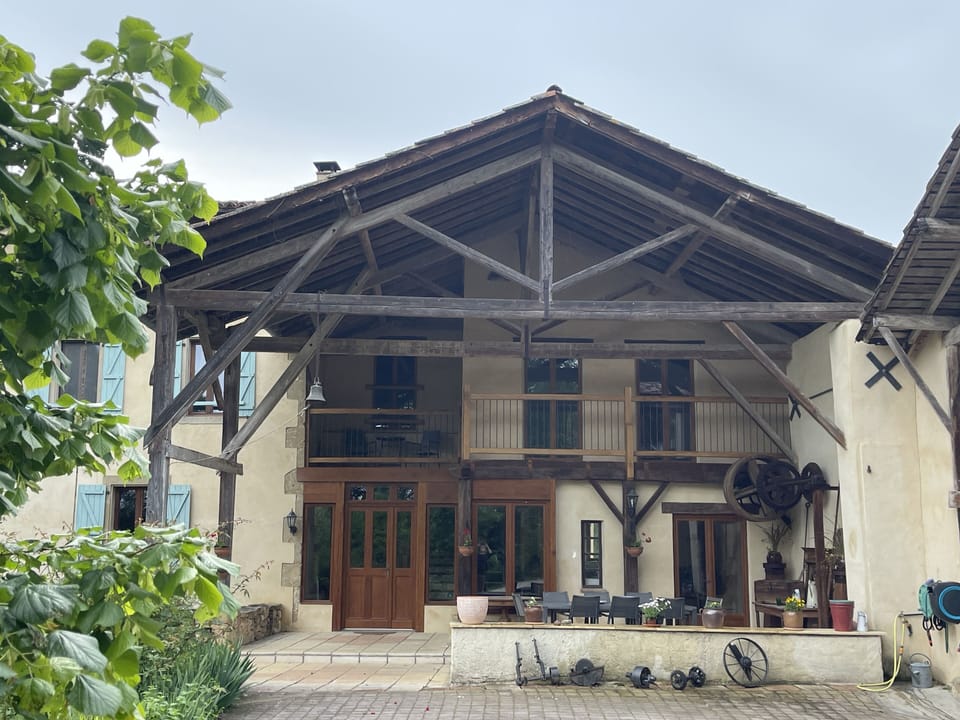 Front of boulangerie gîte