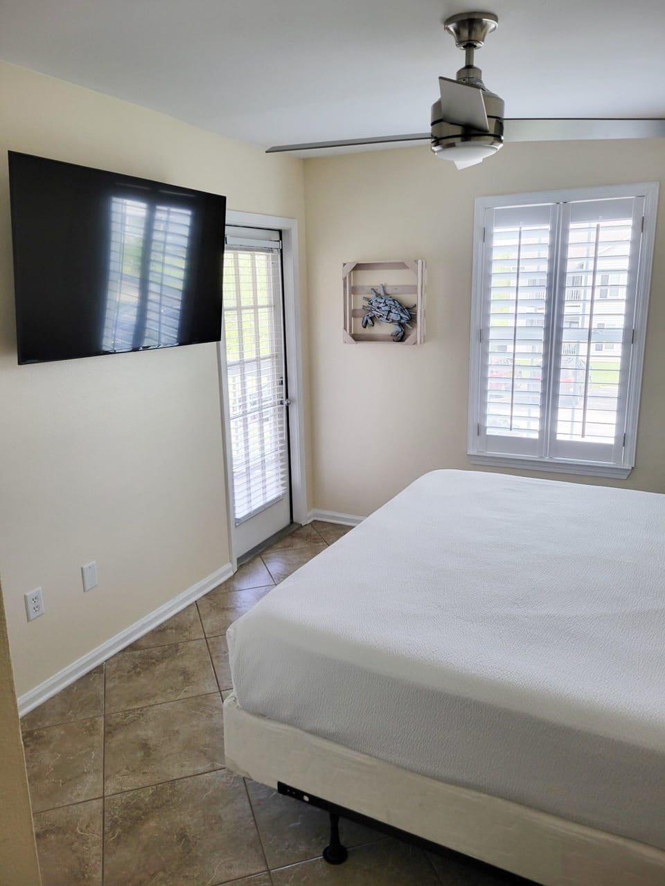 This guest bedroom offers a Smart TV for personalized entertainment as well as direct access to the private balcony.