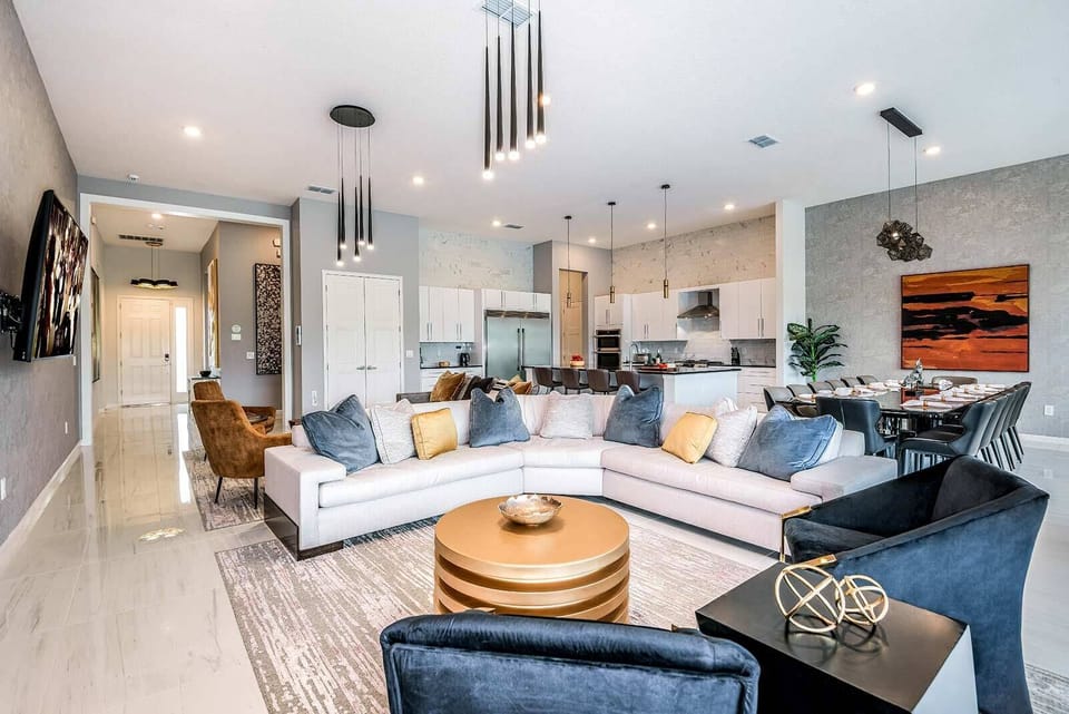 Living Room *Highlight*
