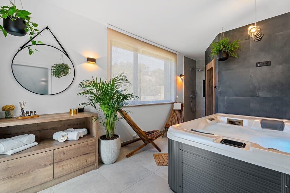 Privat sauna and jacuzzi, for your dream vacation.

