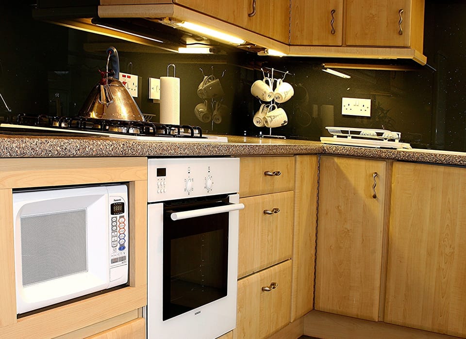 Fully equipped kitchen with all mod cons