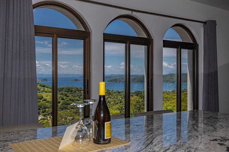 The 2nd floor apartment has amazing ocean views!