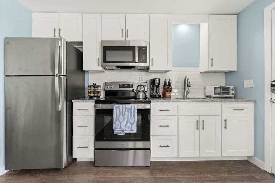 Fully equipped open kitchen and living room, strong WiFi and smart TV