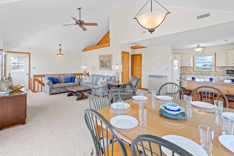 Surf-or-Sound-Realty-1014-Sandpebble-Dining-Area-2