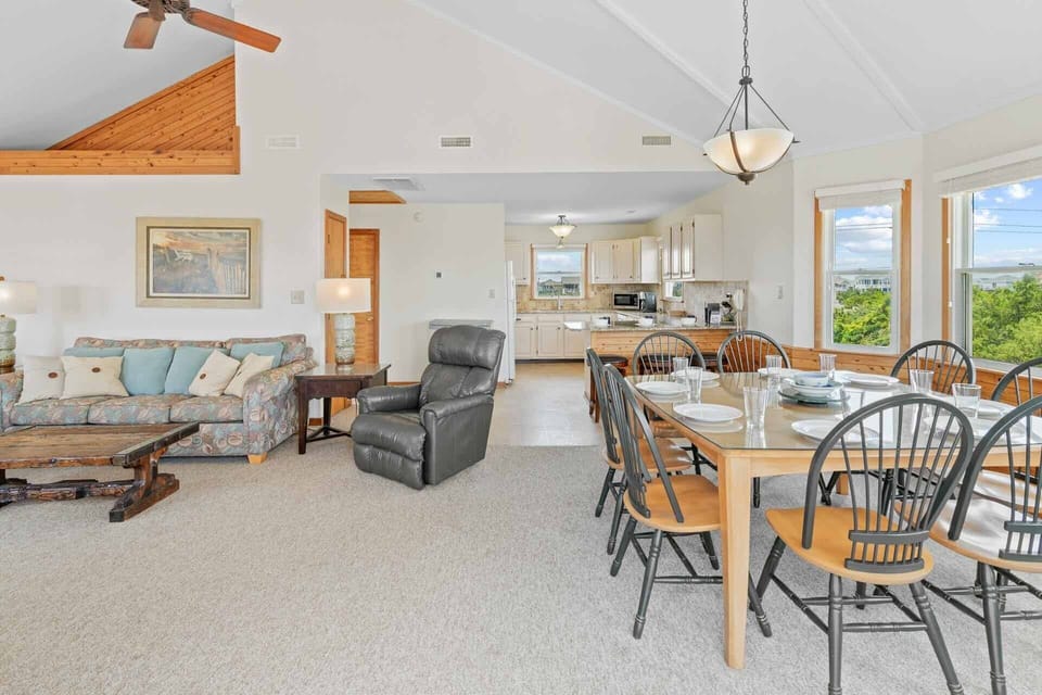 Surf-or-Sound-Realty-1014-Sandpebble-Great-Room-2