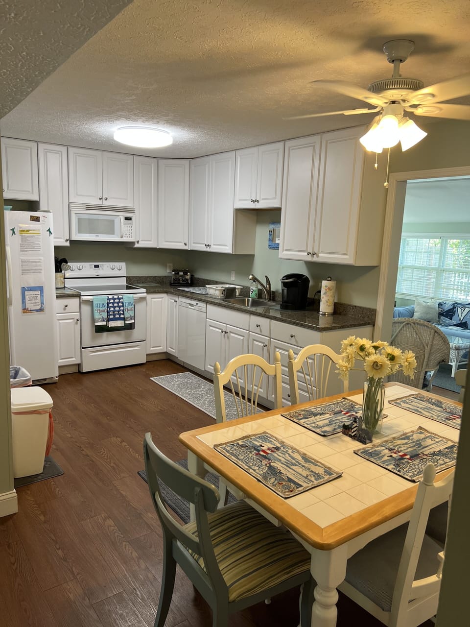 Kitchen, well stocked.