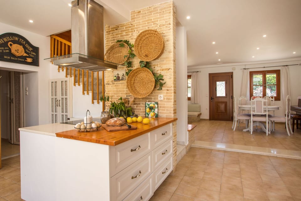 kitchen open plan with living room and dinning room at ground floor
