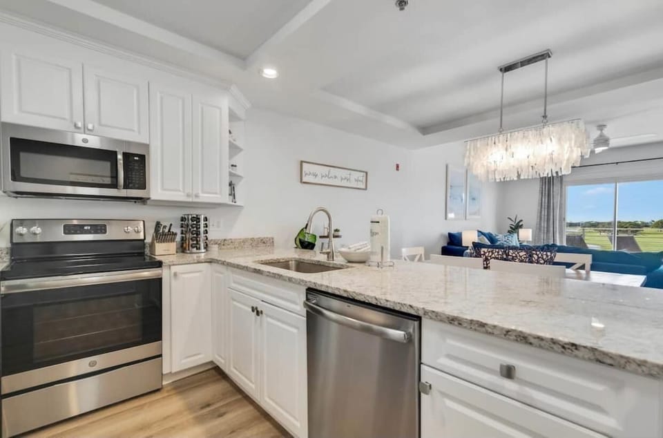 Fully equipped kitchen with brand new countertops and stainless steel appliances