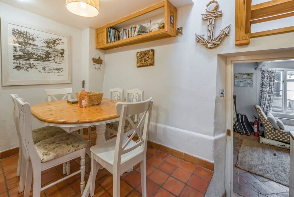 Cosy dining corner with books and Quay Cottage charm